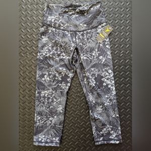 Old Navy Active High Rise Fitted Crop Pant